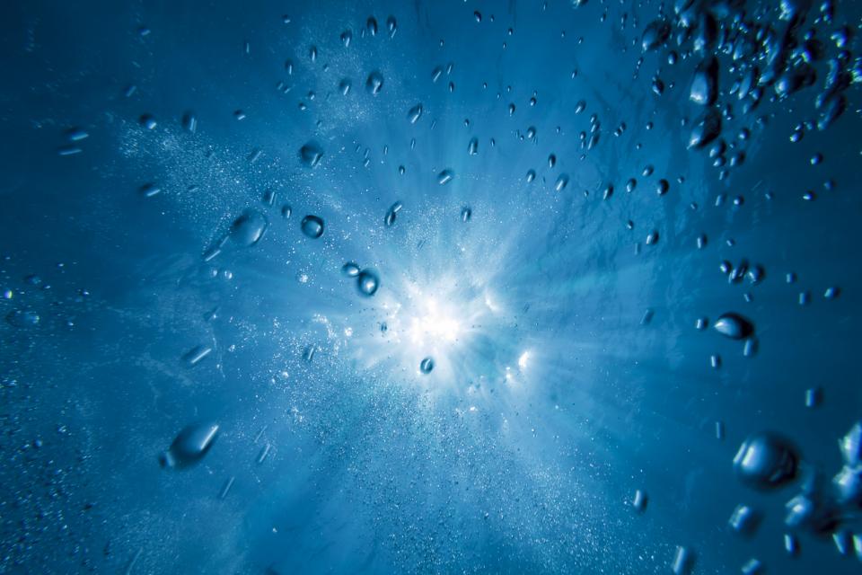 вода