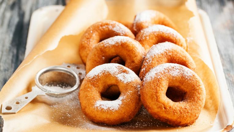 Любимите десерти, но с извара: 3 вкусни и в пъти по-полезни рецепти