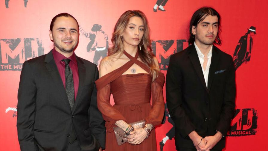 Децата на Майкъл Джексън присъстваха на лондонската премиера на "MJ: Мюзикълът"