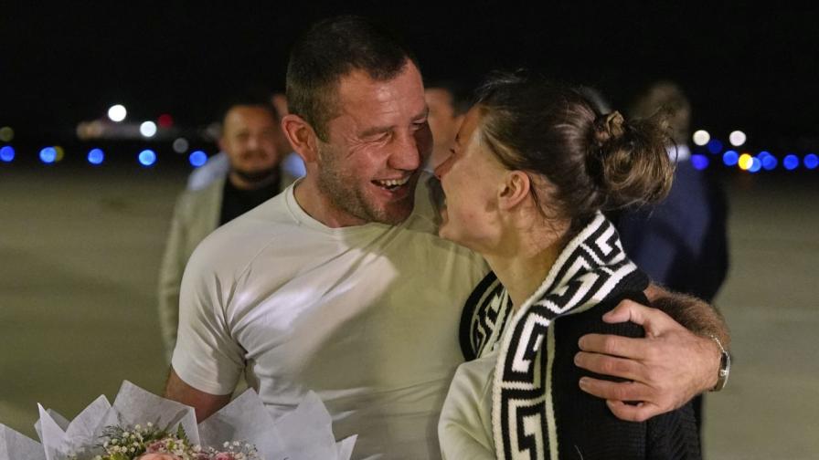 Танцуваща от радост: Американската балерина се срещна с любимия ѝ след 15 месеца в руски затвор